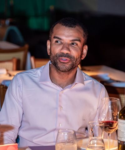Leonardo Pinho em um jantar da Santée